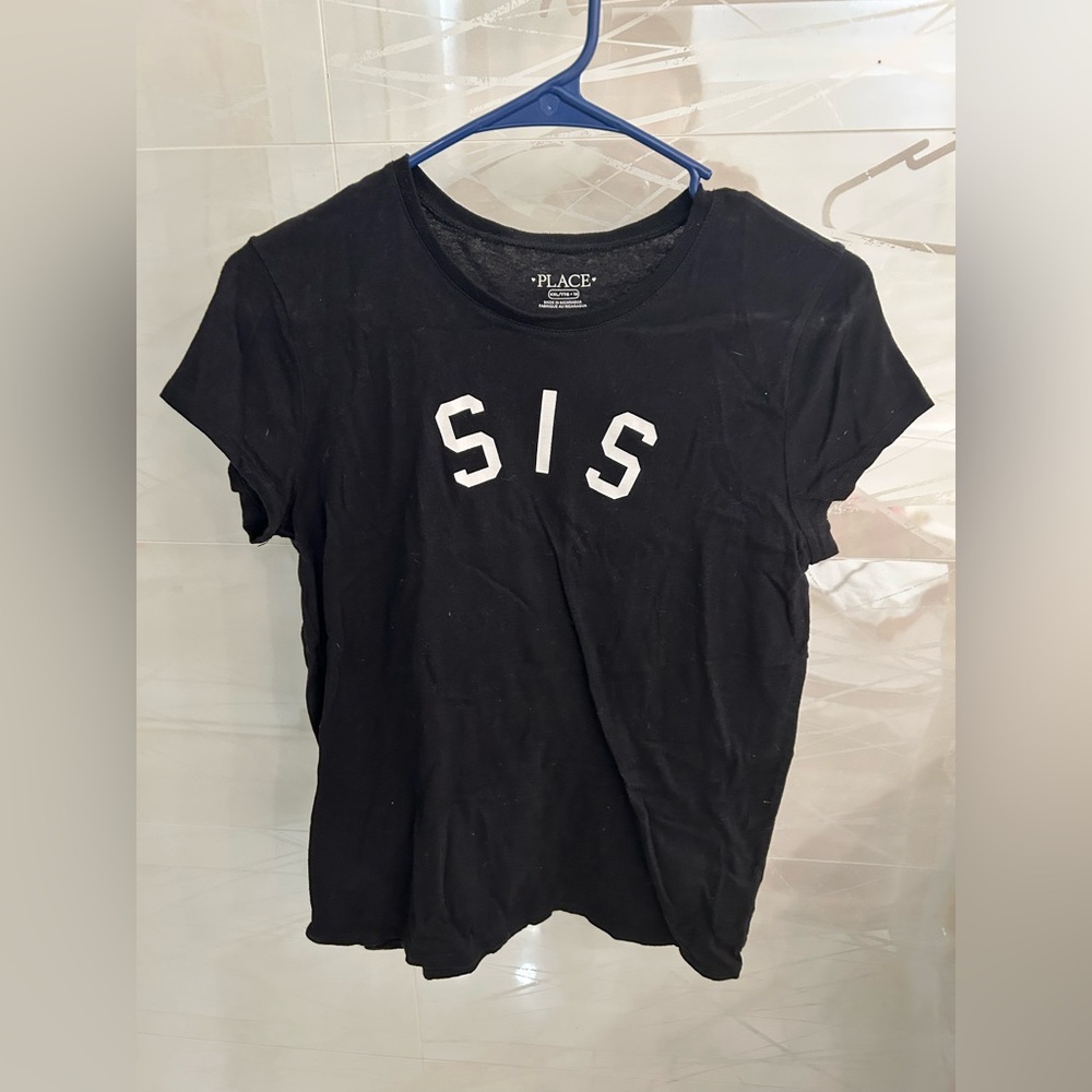 ‘SIS’ Black T-shirt